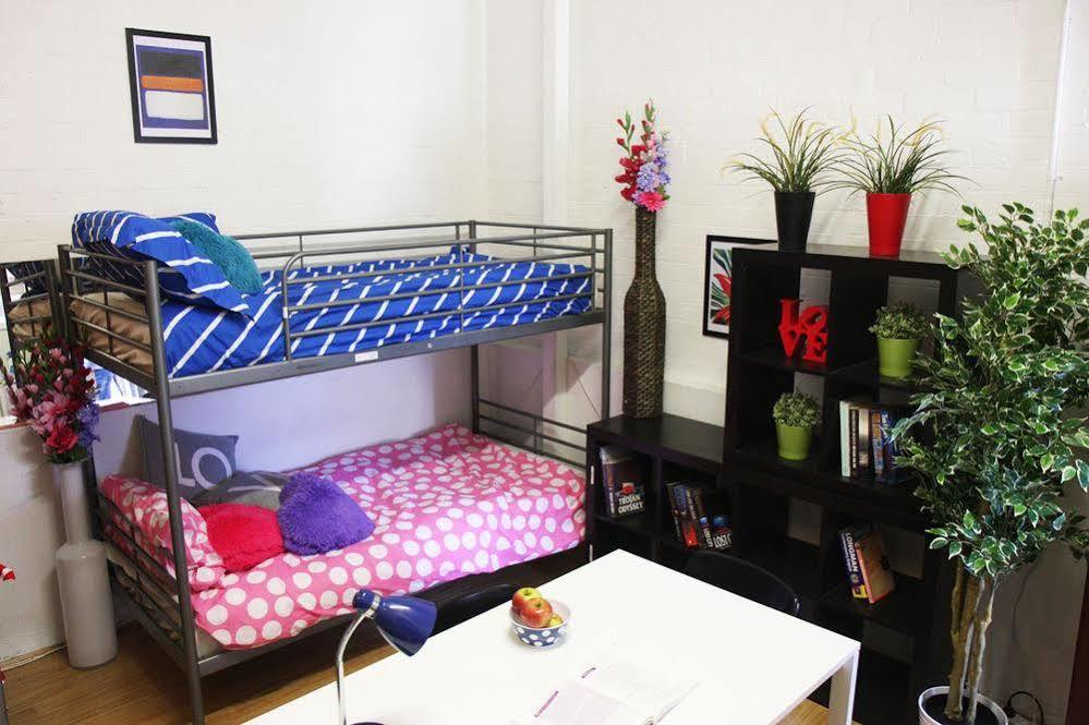 South Yarra Hostel Мелбърн Екстериор снимка