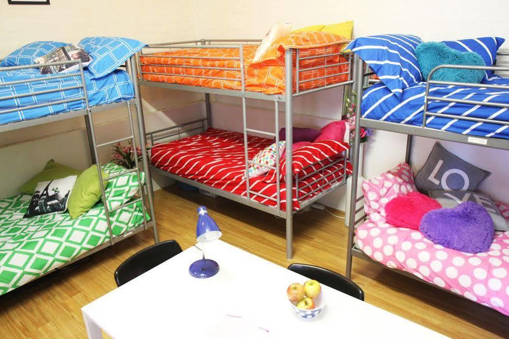South Yarra Hostel Мелбърн Екстериор снимка